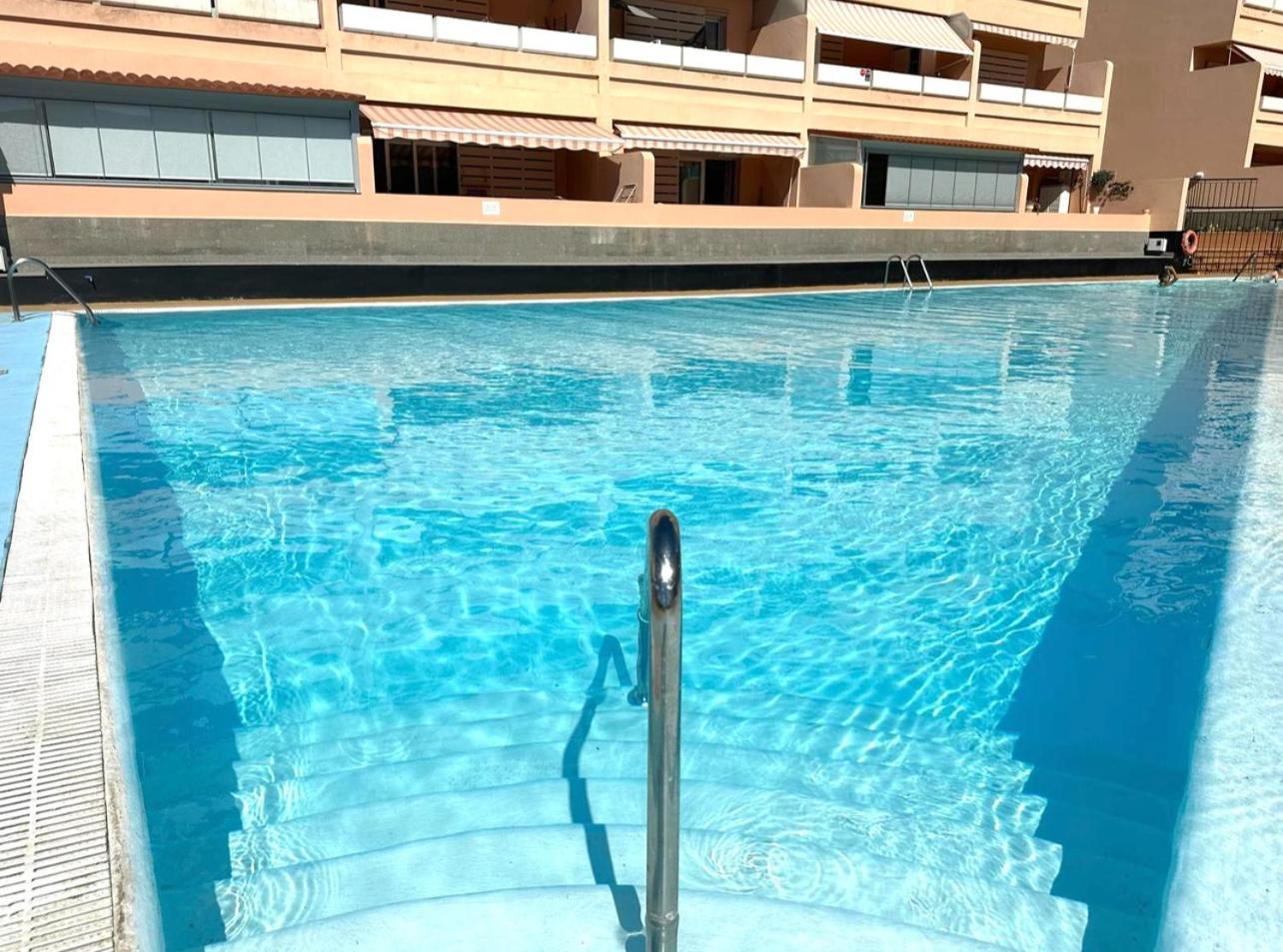 Los Cristianos Piscina Y Terraza Luaran gambar