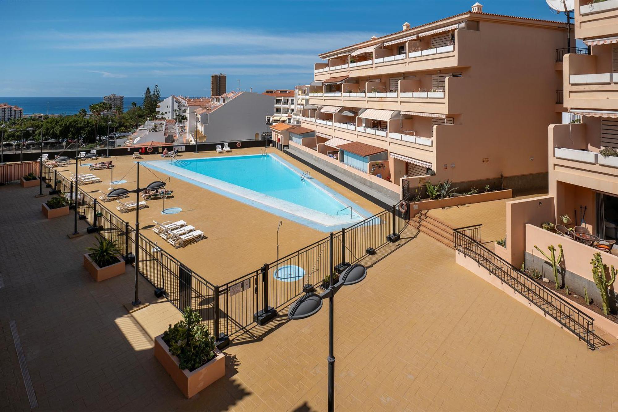 Los Cristianos Piscina Y Terraza Luaran gambar