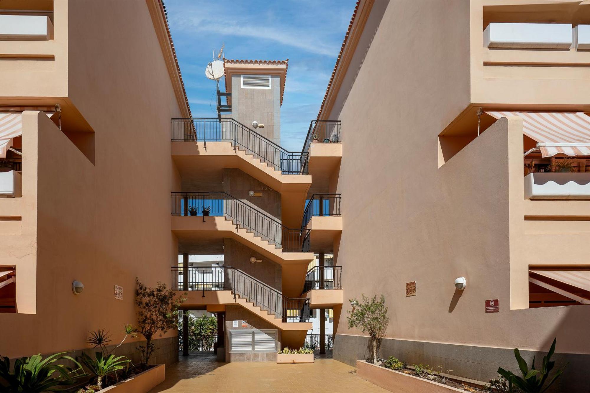 Los Cristianos Piscina Y Terraza Luaran gambar