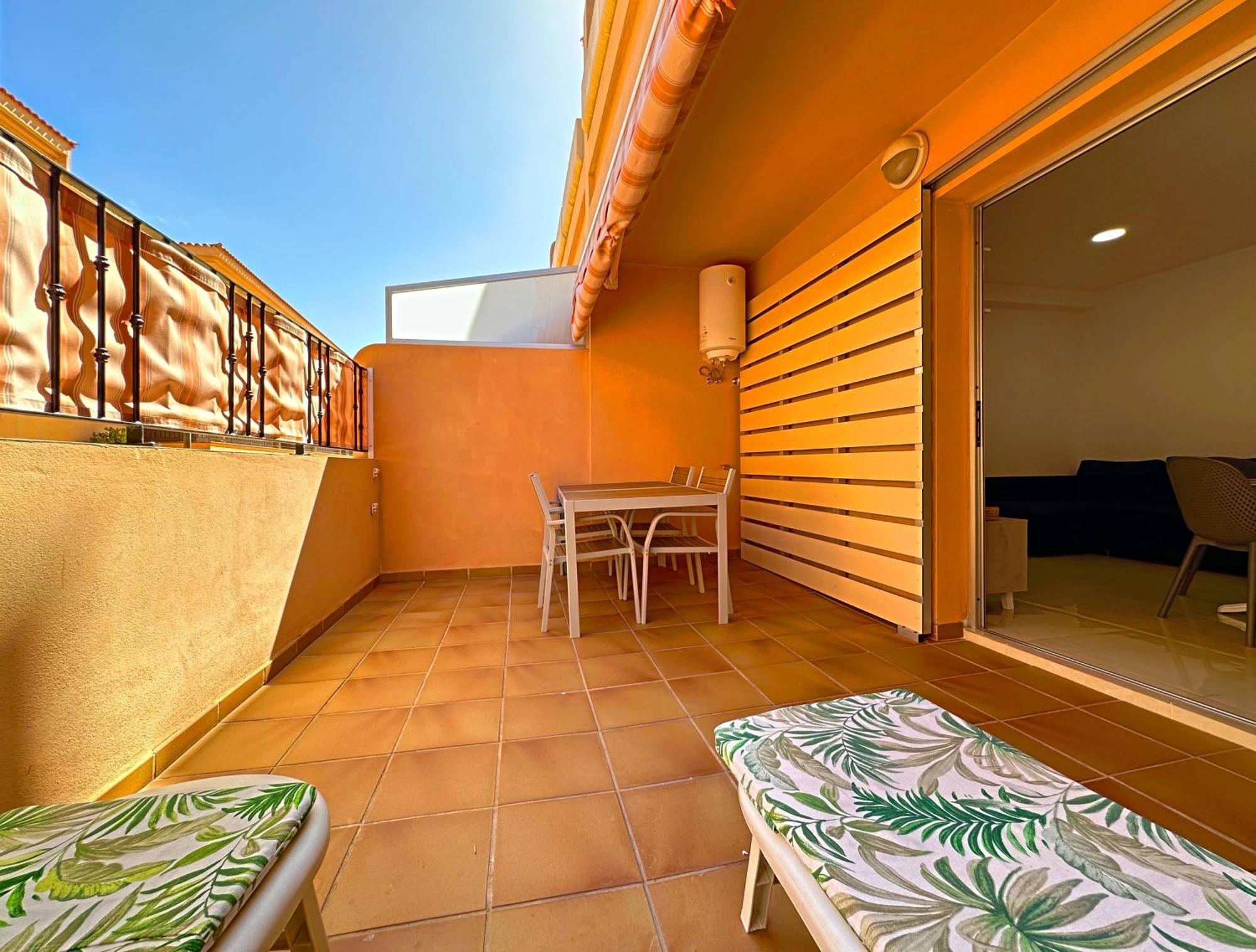 Los Cristianos Piscina Y Terraza Luaran gambar