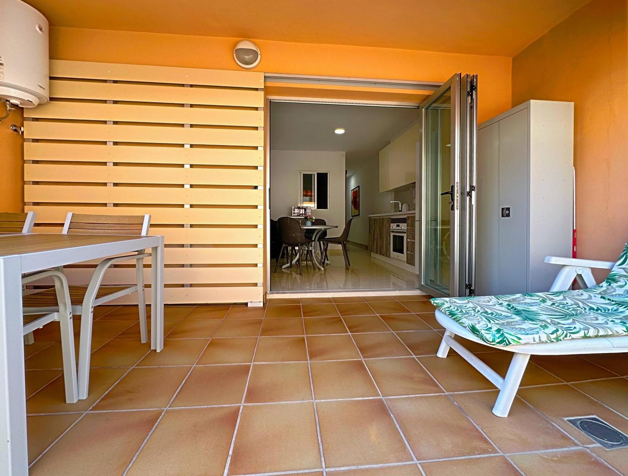 Los Cristianos Piscina Y Terraza Luaran gambar
